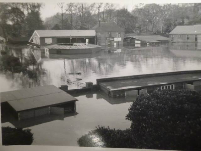 Lewes_floods_1960_old_Market