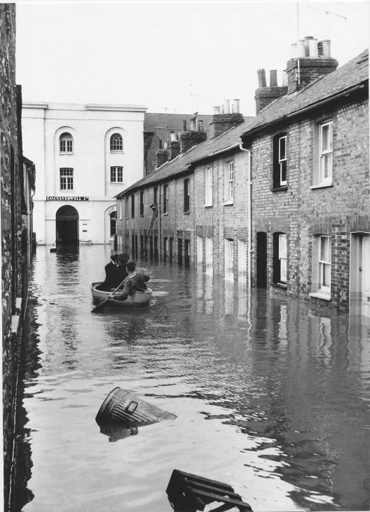 Lewes_floods_1960_Thomas_Street