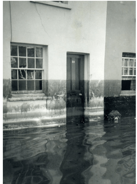 Lewes_floods_1960_tidemark