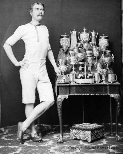 Tom_Mantell_trophies_Reeves_photo
