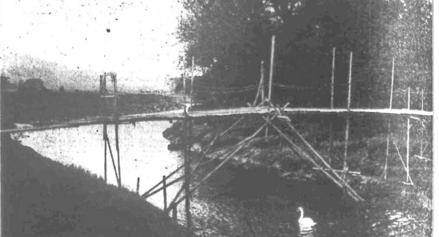 Malling_Deanery_suspension_bridge_scaffolding_1934