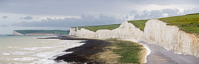 Seven_Sisters_Panorama,_East_Sussex,_England_-_May_2009_Iliff
