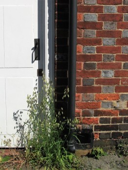 04 Iron downpipe Abinger Road, Lewes