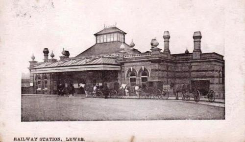 Horse-drawn traffic queueing at Lewes Railway Station, postcard by Mezzotint Company, Brighton, posted July 1909