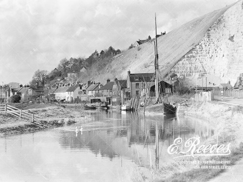 Reeves photo of South Street from river, 1948, HV0669